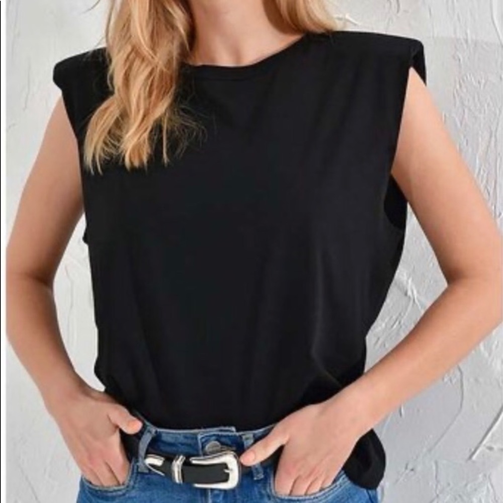 Black sleeveless t shirt